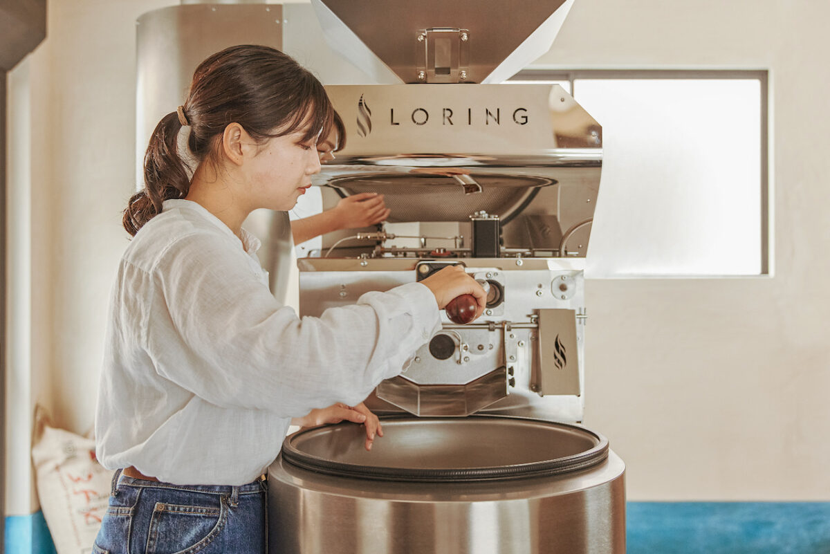 Tueste de café de especialidad en BERTH COFFEE ROASTERY Haru, Japan.
